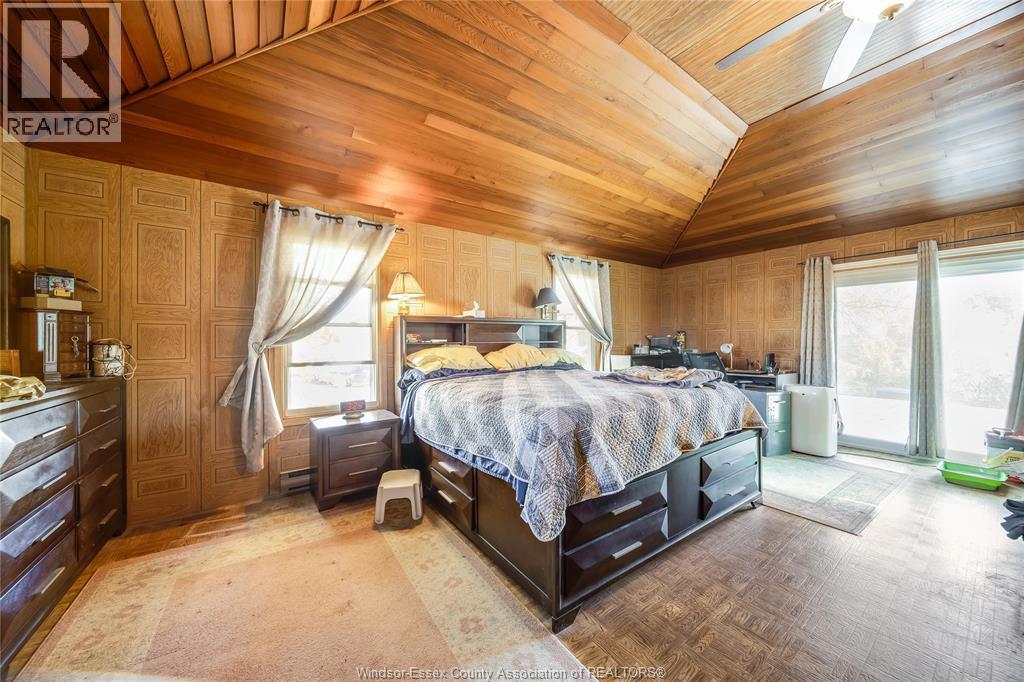 20966 Pier Road, Wheatley, ON - Indoor Photo Showing Bedroom