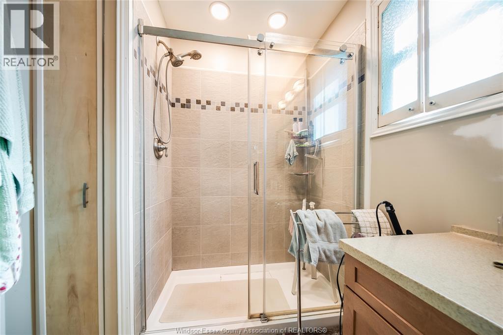 20966 Pier Road, Wheatley, ON - Indoor Photo Showing Bathroom