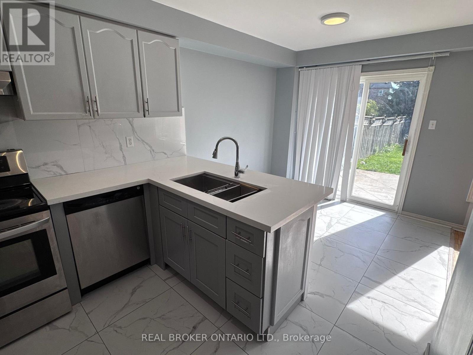 Main Unit - 80 Redfinch Way, Brampton, ON - Indoor Photo Showing Kitchen With Double Sink