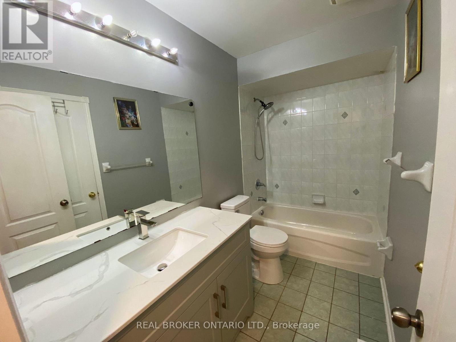 Main Unit - 80 Redfinch Way, Brampton, ON - Indoor Photo Showing Bathroom