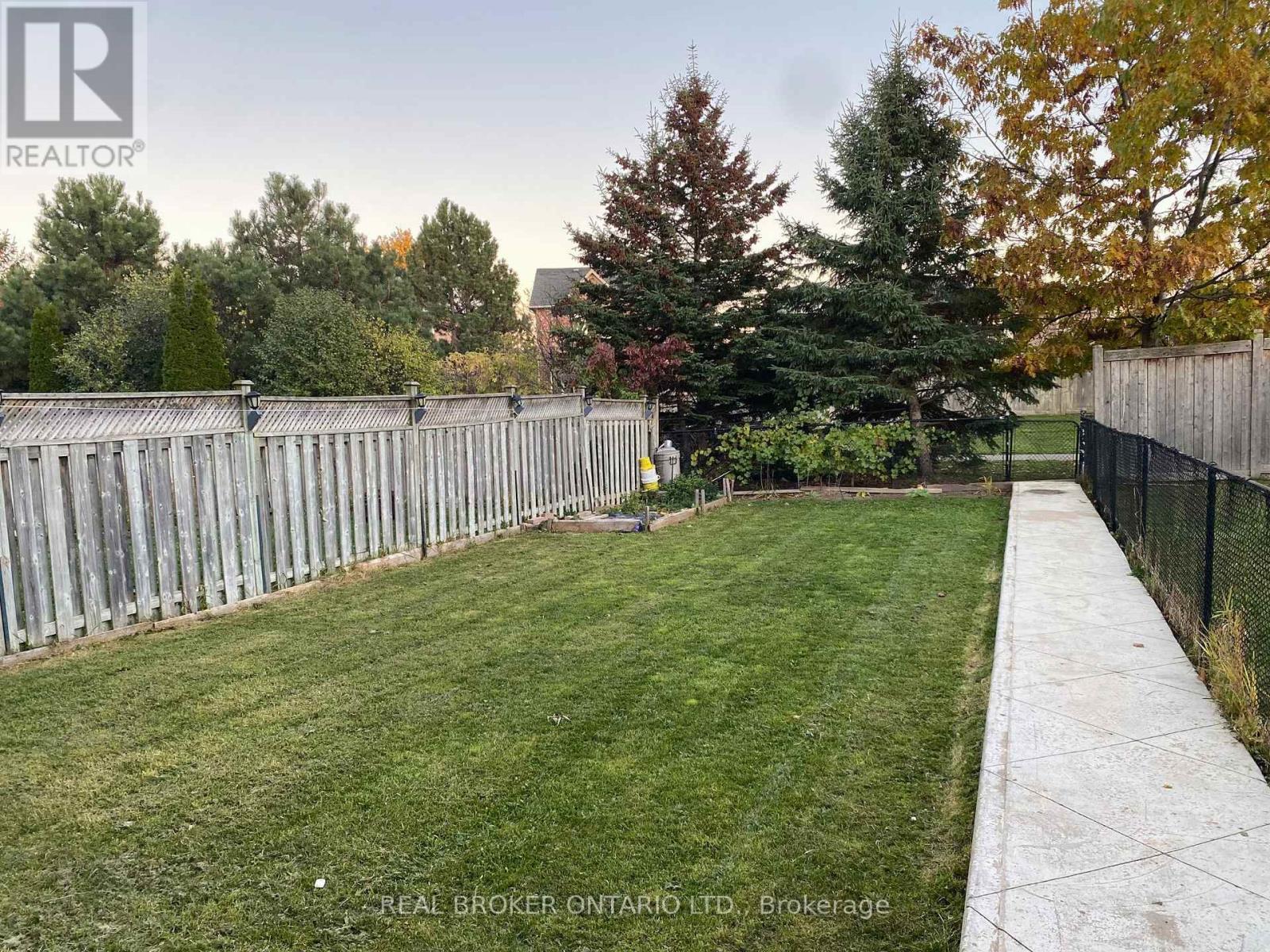 Main Unit - 80 Redfinch Way, Brampton, ON - Outdoor With Backyard