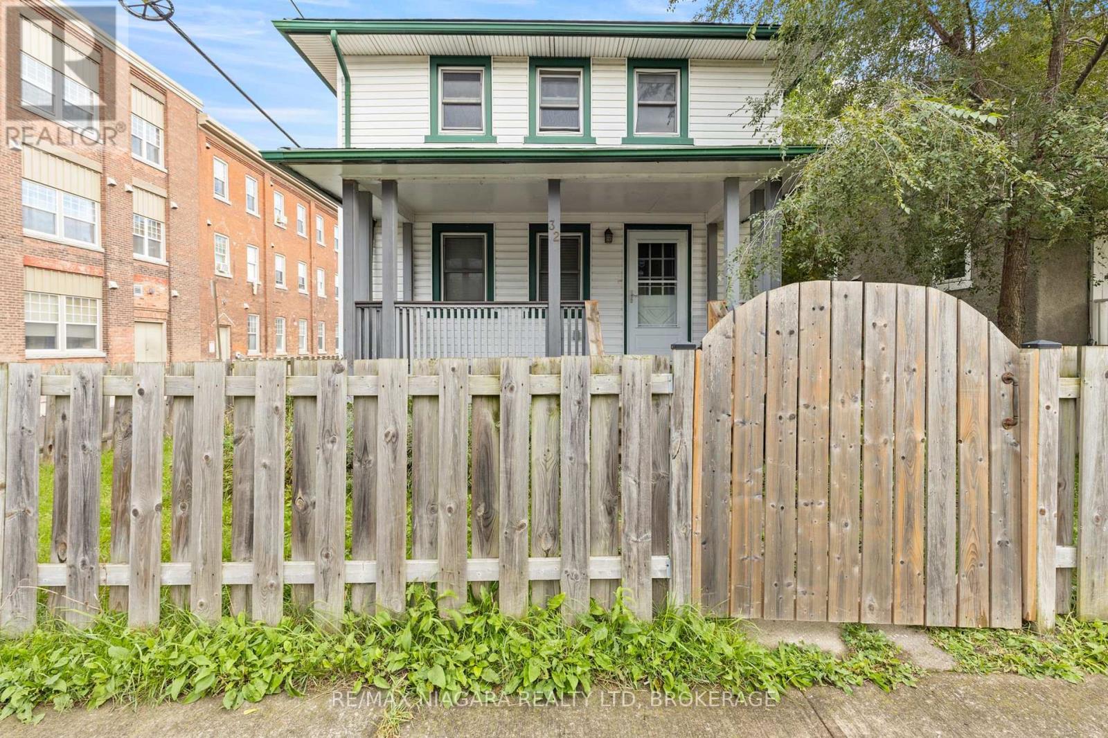 32 Page Street, St. Catharines (E. Chester), ON - Outdoor With Deck Patio Veranda