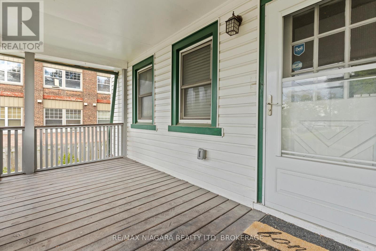 32 Page Street, St. Catharines (E. Chester), ON - Outdoor With Exterior