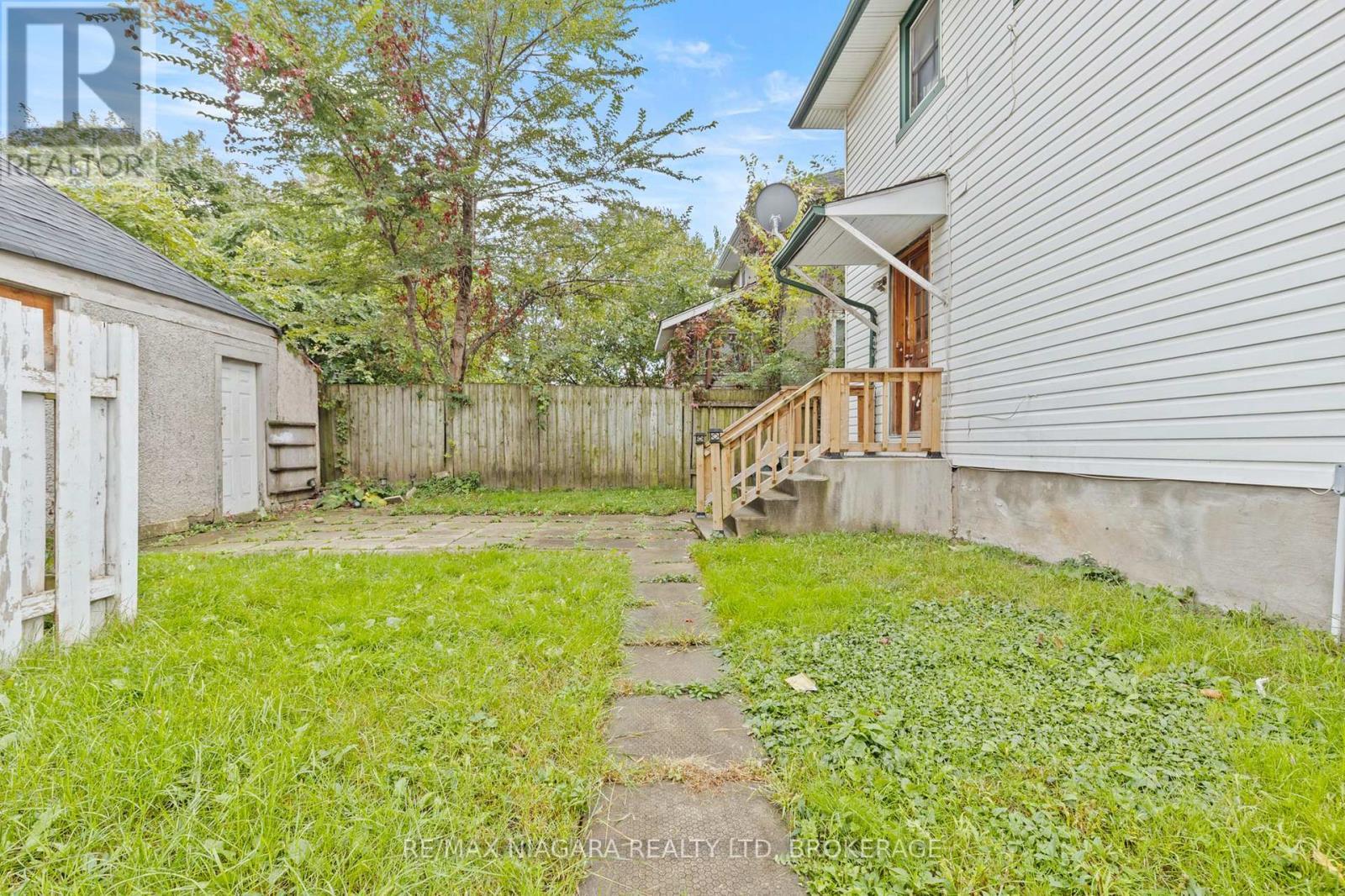 32 Page Street, St. Catharines (E. Chester), ON - Outdoor