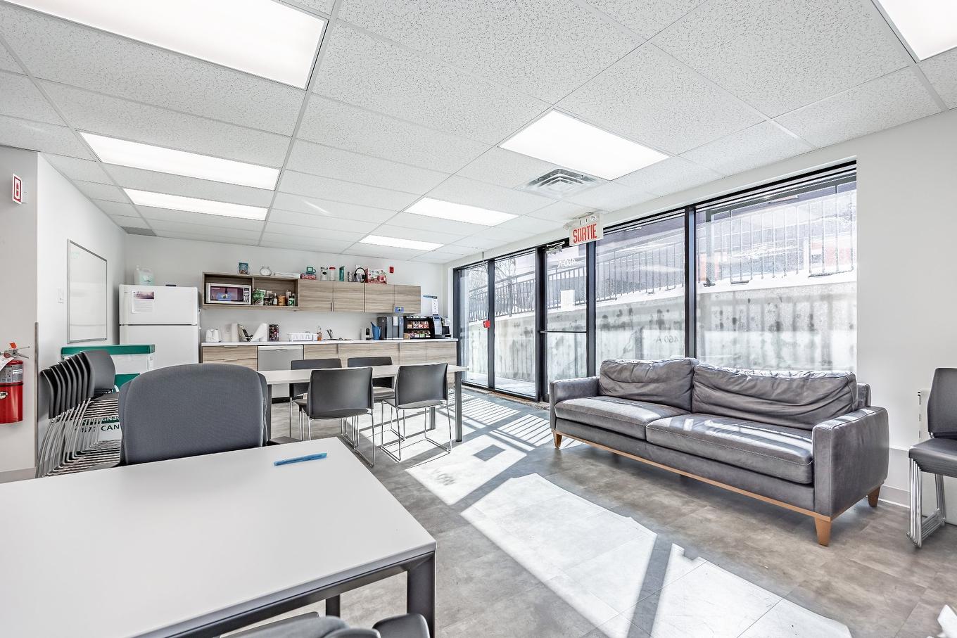 Vue d'ensemble - A-460 Rue St-Charles O., Longueuil (Le Vieux-Longueuil), QC - Indoor Photo Showing Office