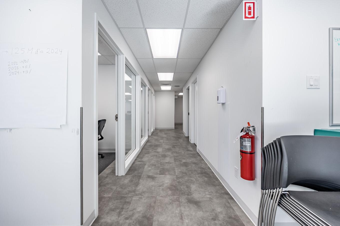 Vue d'ensemble - A-460 Rue St-Charles O., Longueuil (Le Vieux-Longueuil), QC - Indoor Photo Showing Other Room