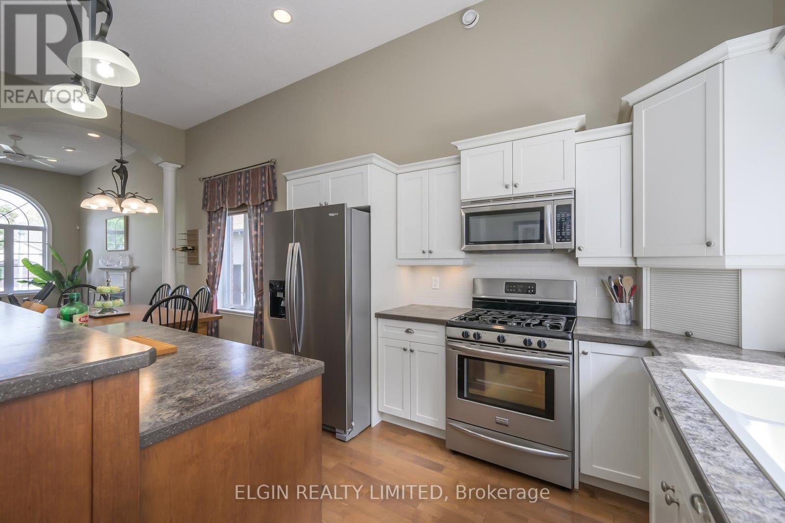 20 Beechwood Circle, St. Thomas, ON - Indoor Photo Showing Kitchen