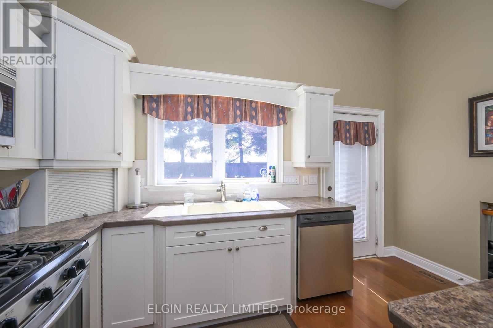 20 Beechwood Circle, St. Thomas, ON - Indoor Photo Showing Kitchen