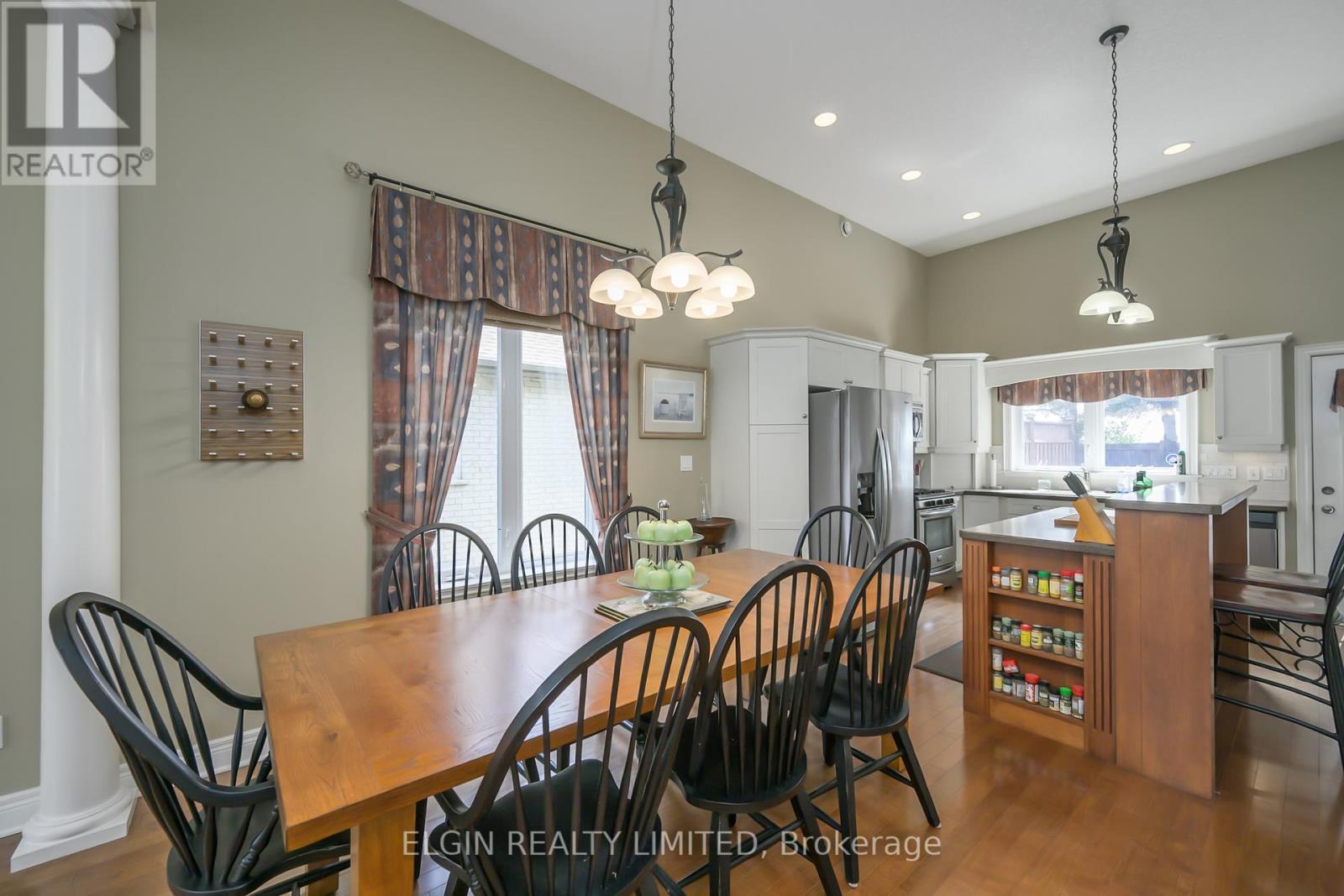 20 Beechwood Circle, St. Thomas, ON - Indoor Photo Showing Dining Room