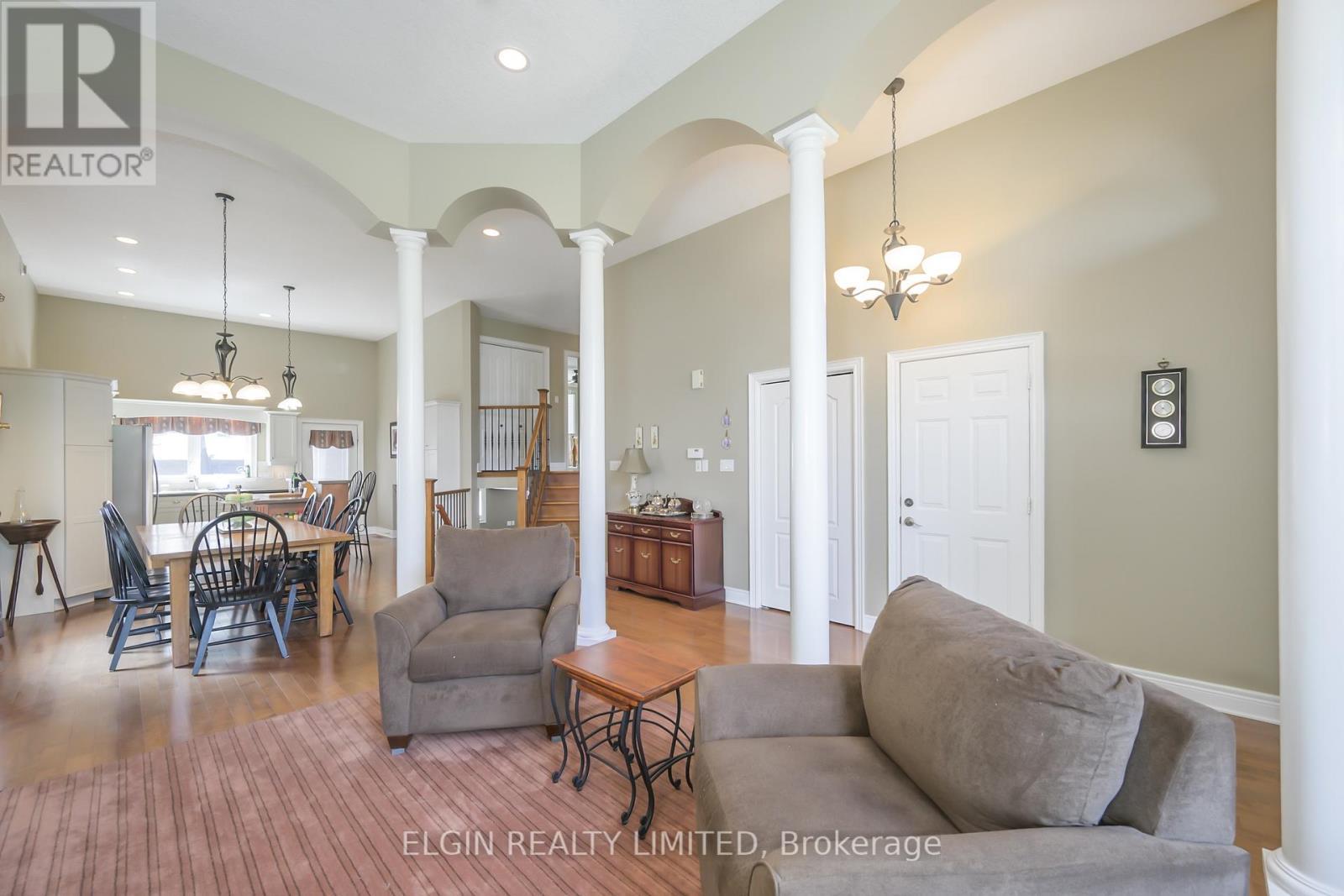 20 Beechwood Circle, St. Thomas, ON - Indoor Photo Showing Living Room