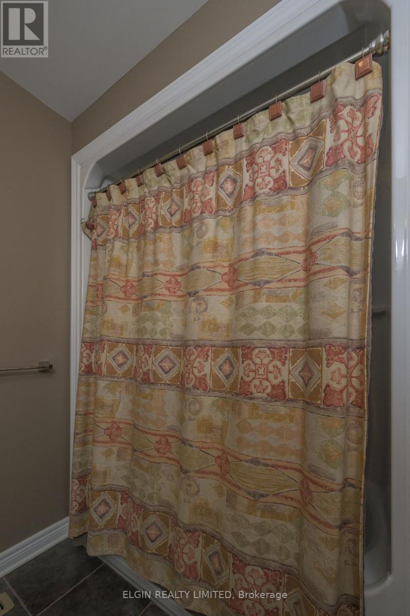 20 Beechwood Circle, St. Thomas, ON - Indoor Photo Showing Bathroom