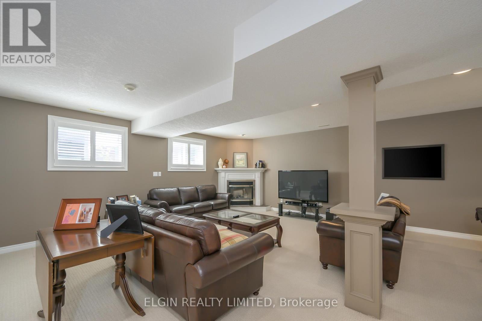 20 Beechwood Circle, St. Thomas, ON - Indoor With Fireplace