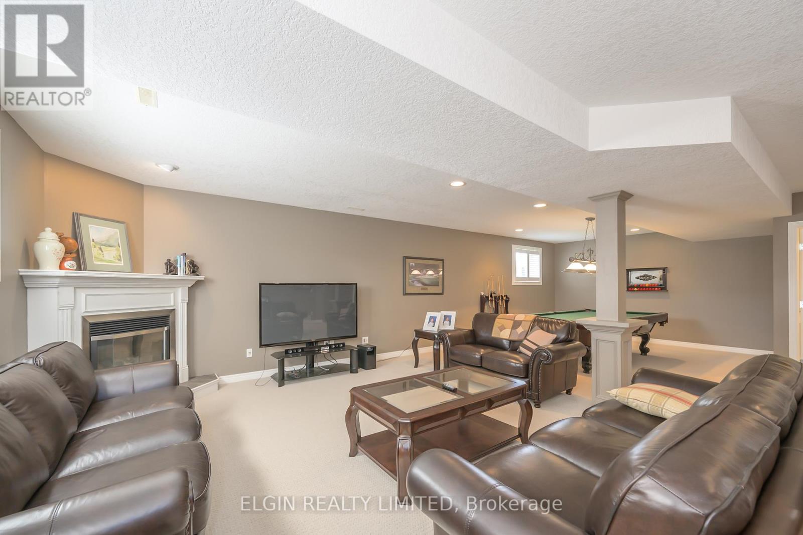 20 Beechwood Circle, St. Thomas, ON - Indoor Photo Showing Living Room With Fireplace