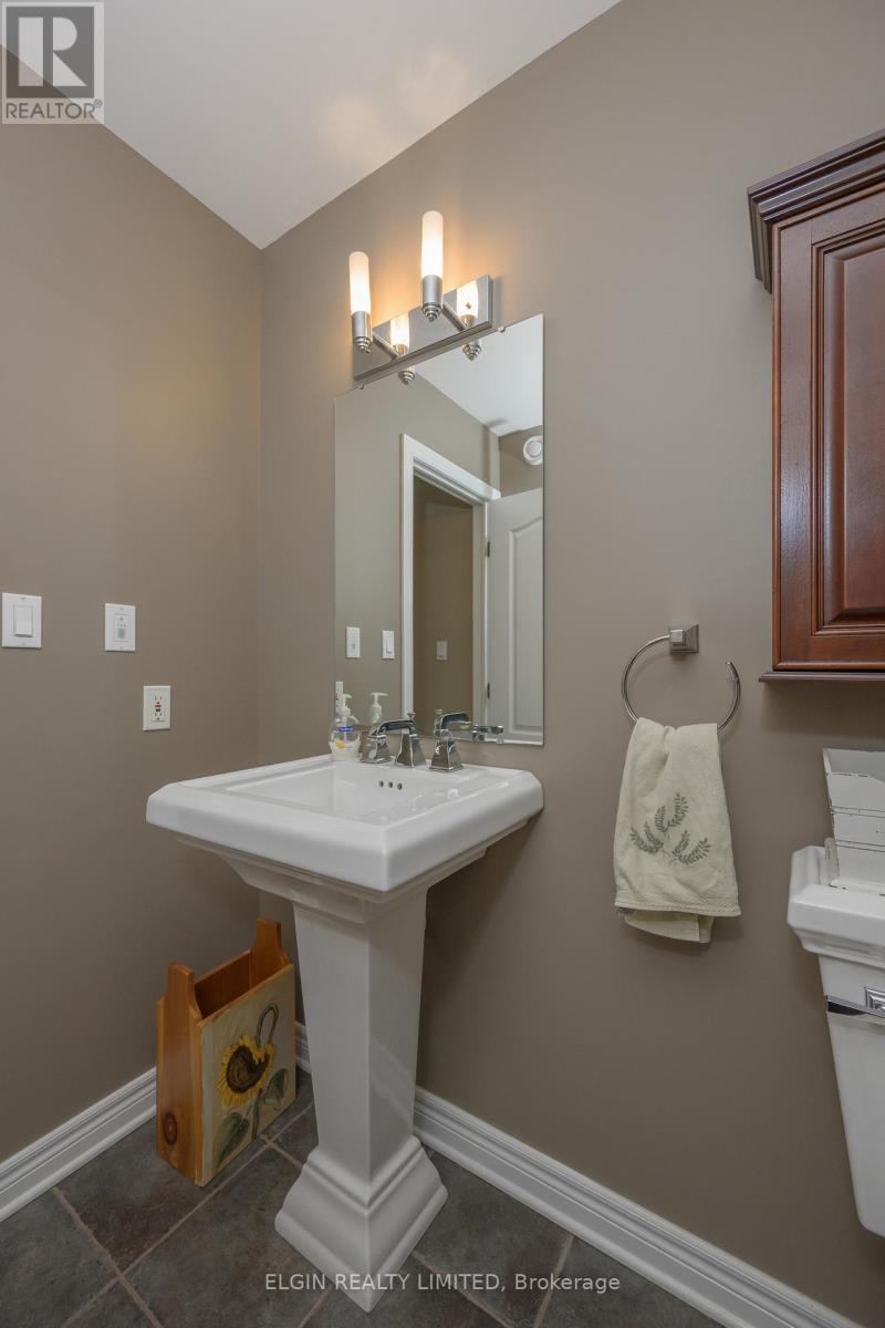 20 Beechwood Circle, St. Thomas, ON - Indoor Photo Showing Bathroom