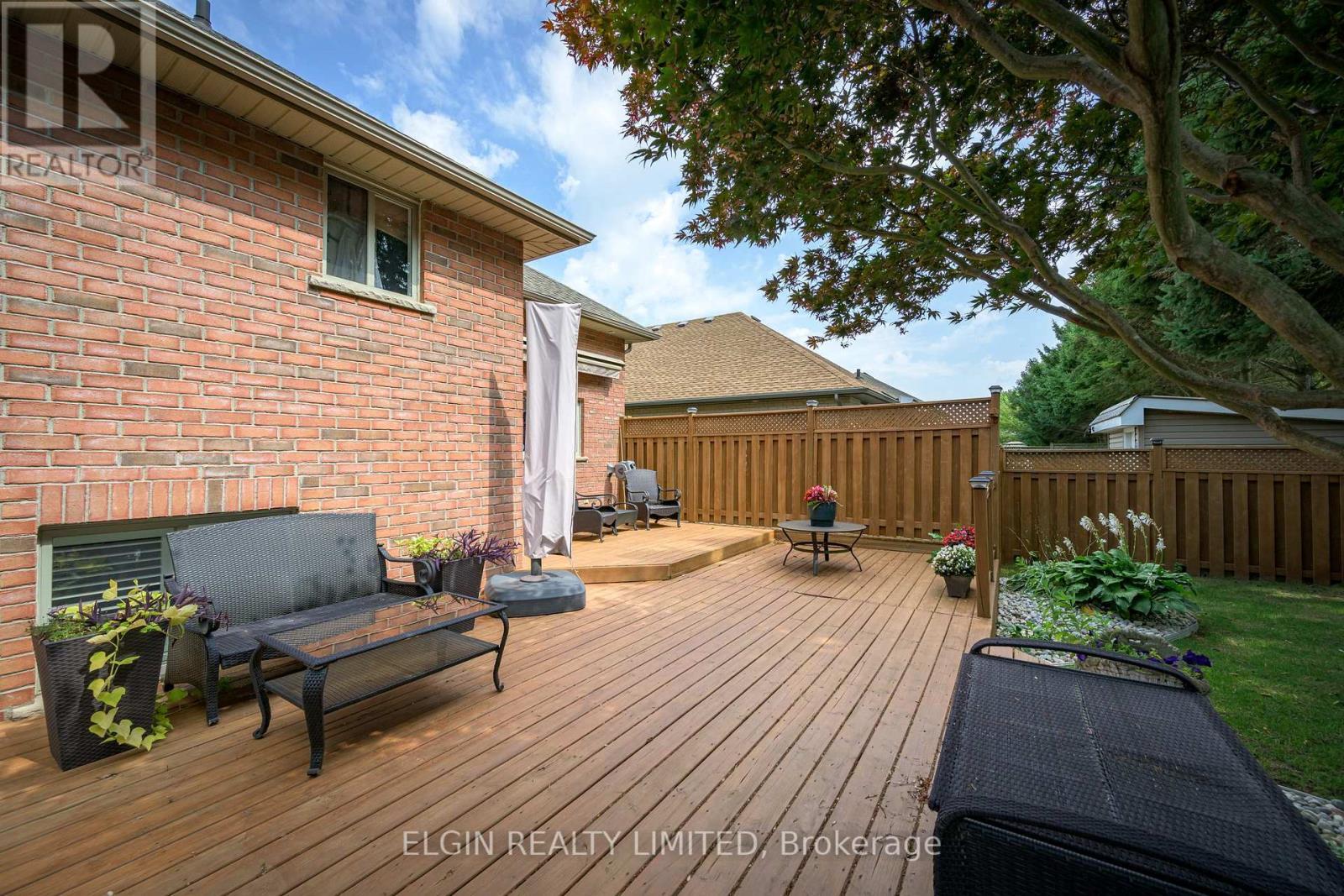 20 Beechwood Circle, St. Thomas, ON - Outdoor With Deck Patio Veranda With Exterior