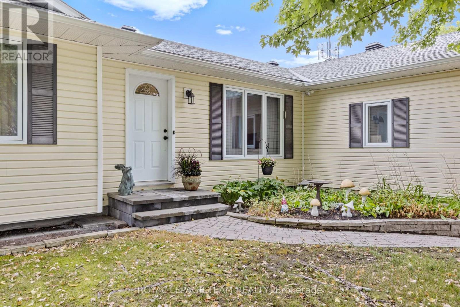 2248 Wallingford Way, Ottawa, ON - Outdoor