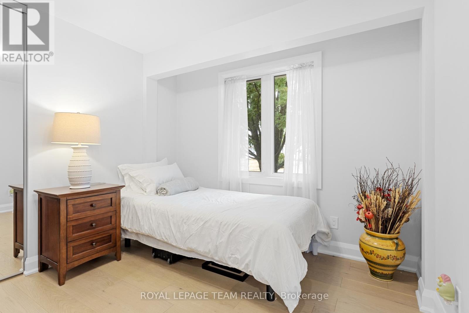 2248 Wallingford Way, Ottawa, ON - Indoor Photo Showing Bedroom