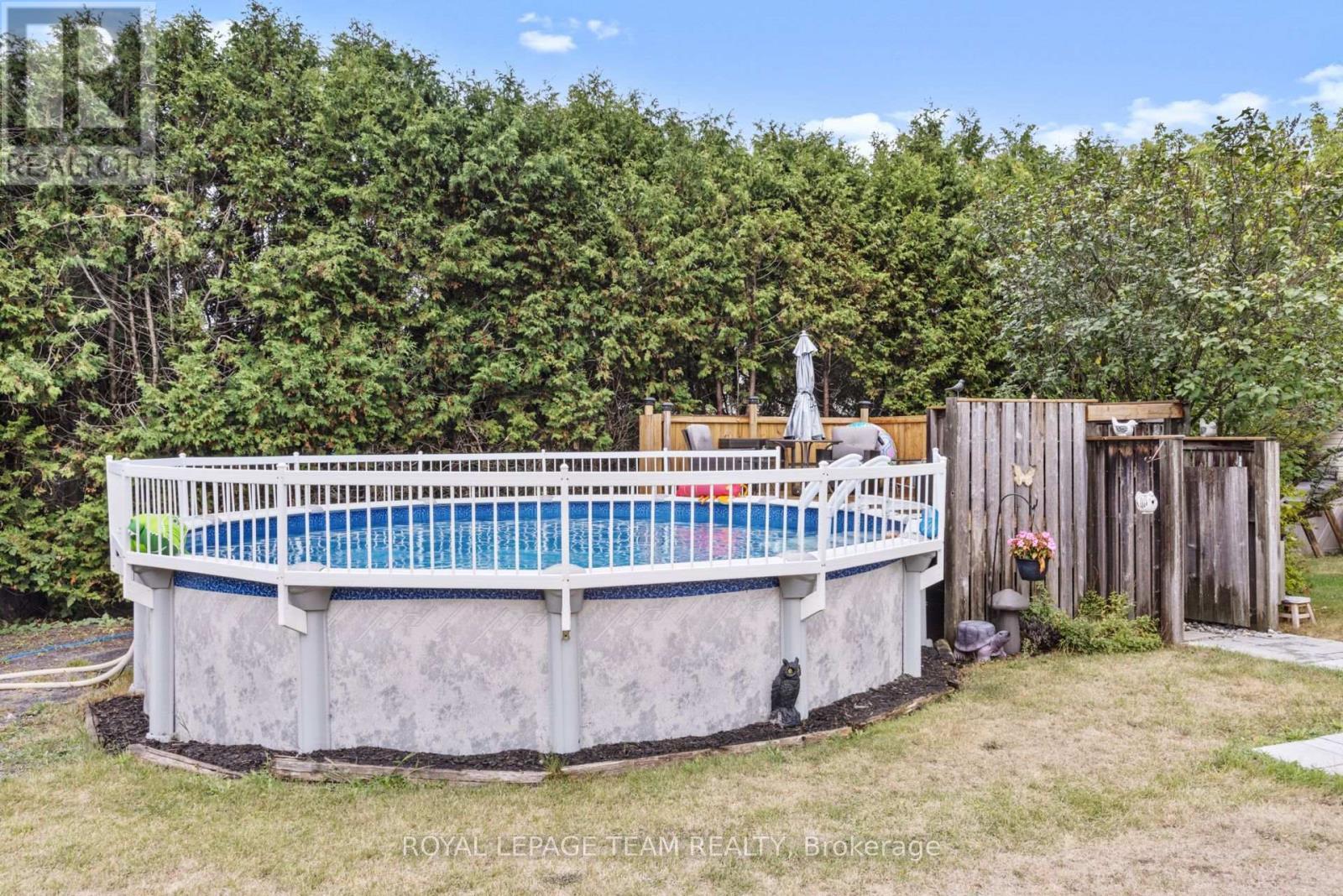2248 Wallingford Way, Ottawa, ON - Outdoor With Above Ground Pool
