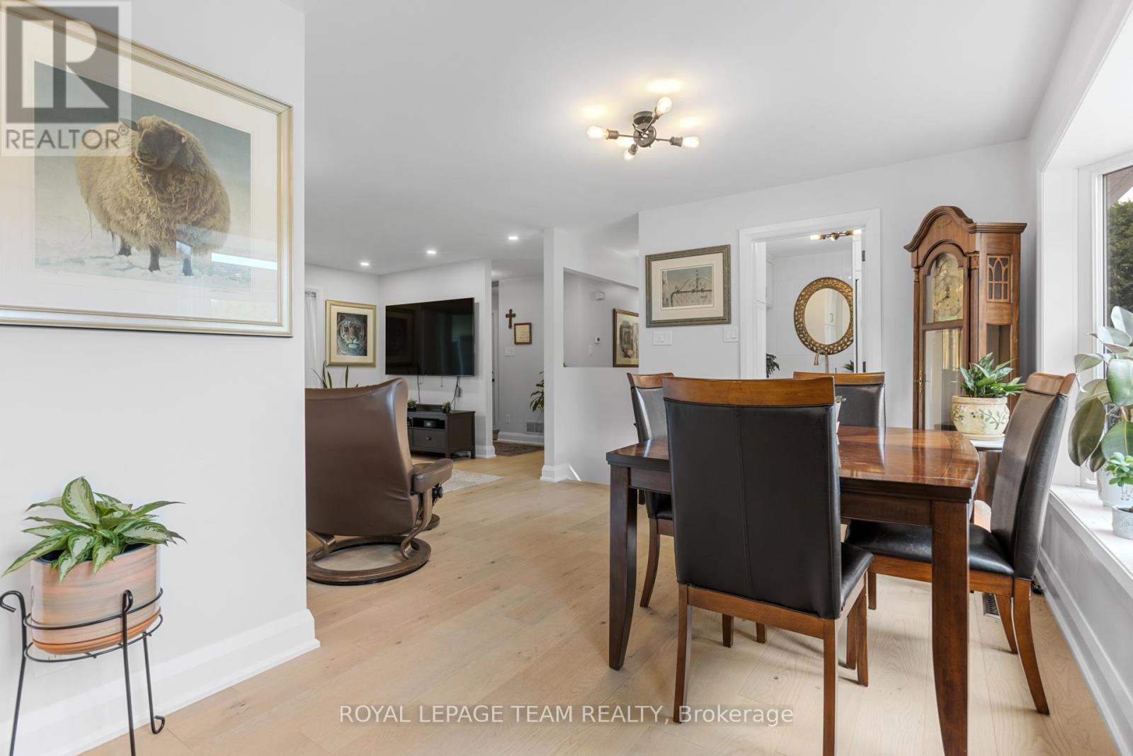 2248 Wallingford Way, Ottawa, ON - Indoor Photo Showing Dining Room