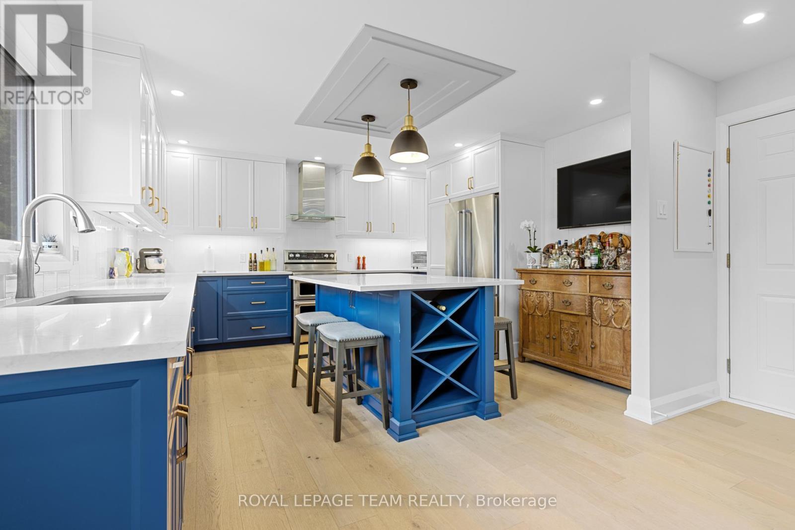2248 Wallingford Way, Ottawa, ON - Indoor Photo Showing Kitchen With Upgraded Kitchen