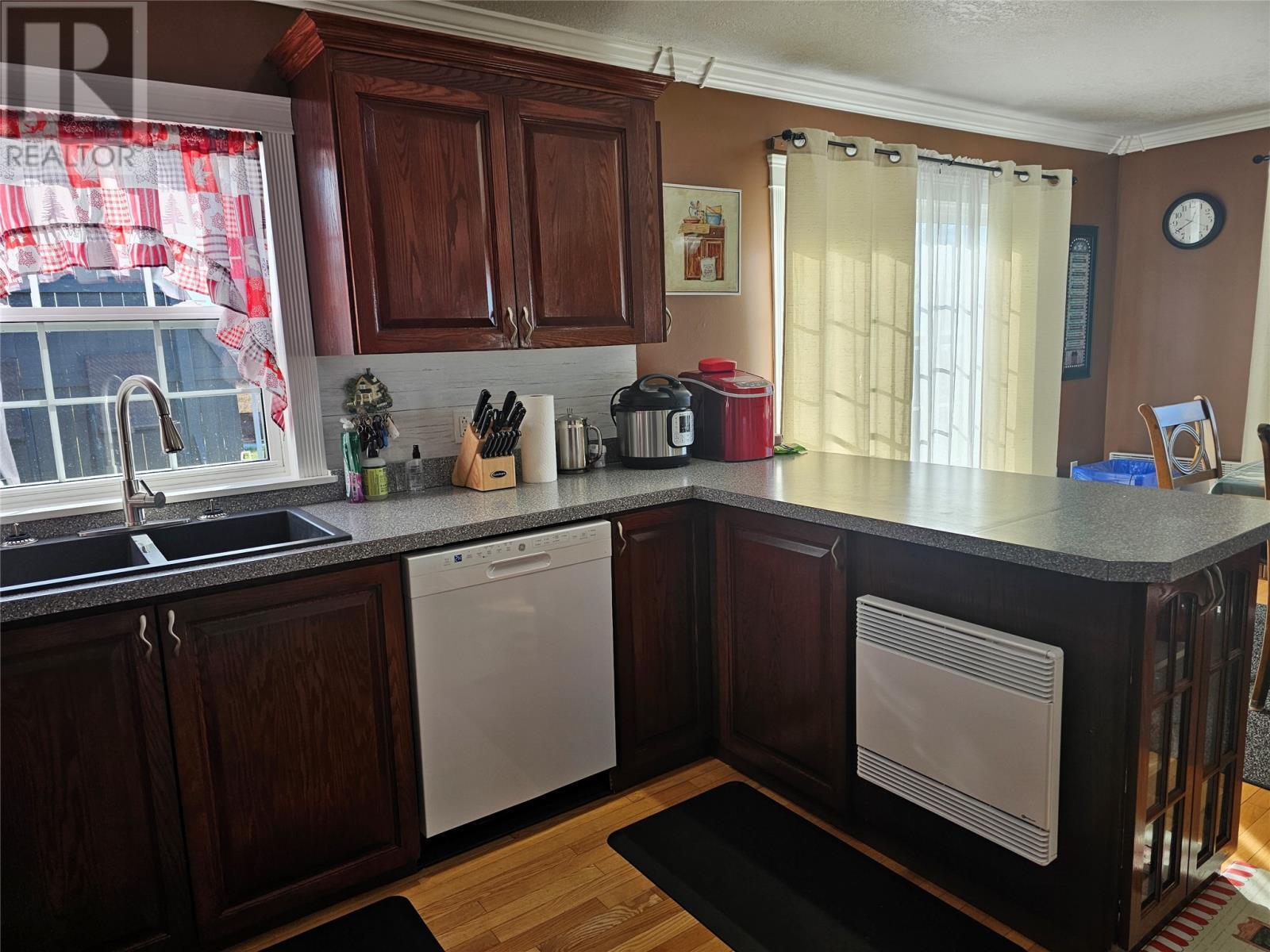 14 Lillington Avenue, Channel-Port Aux Basques, NL - Indoor Photo Showing Kitchen With Double Sink