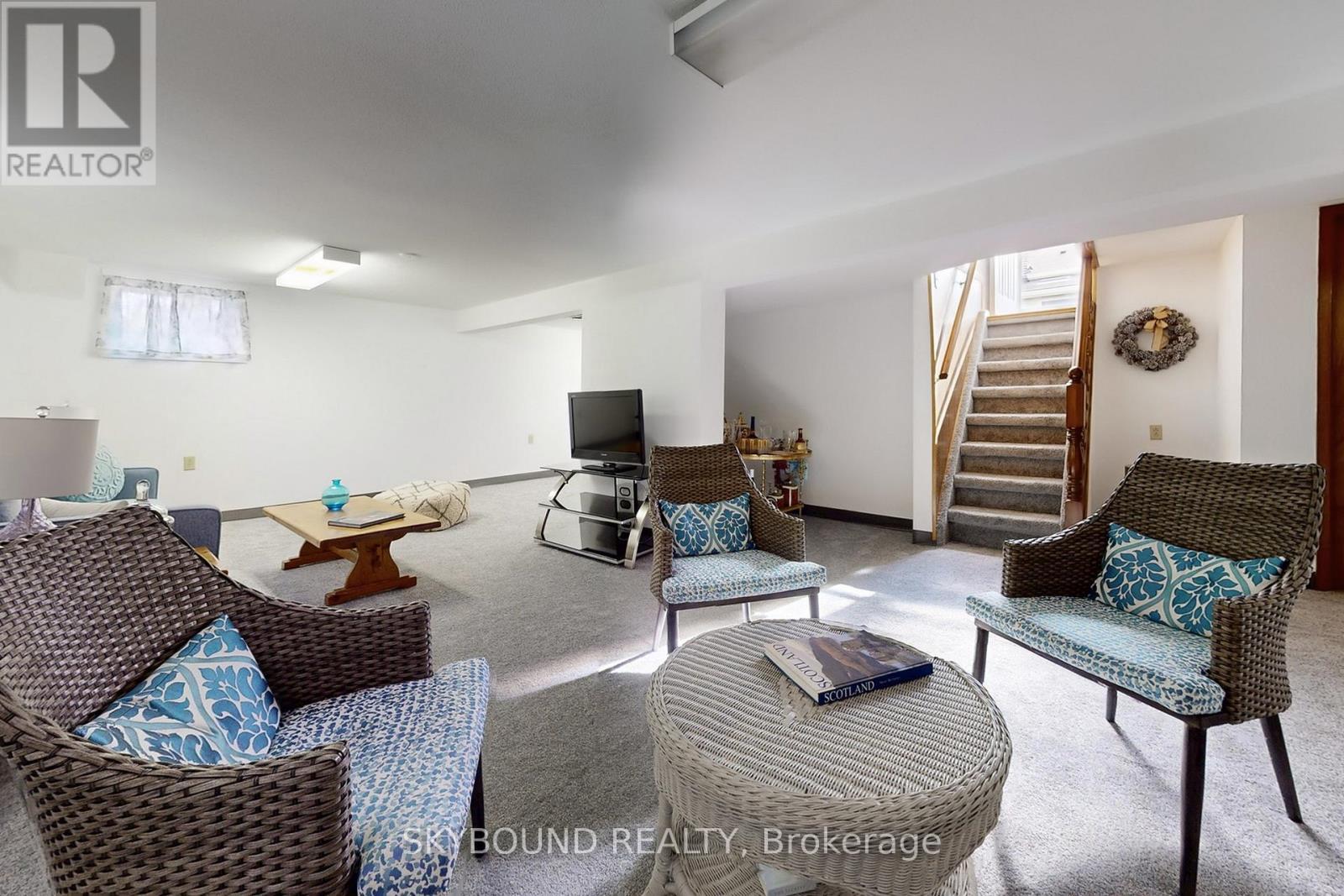 139 Tower Drive, Toronto, ON - Indoor Photo Showing Living Room