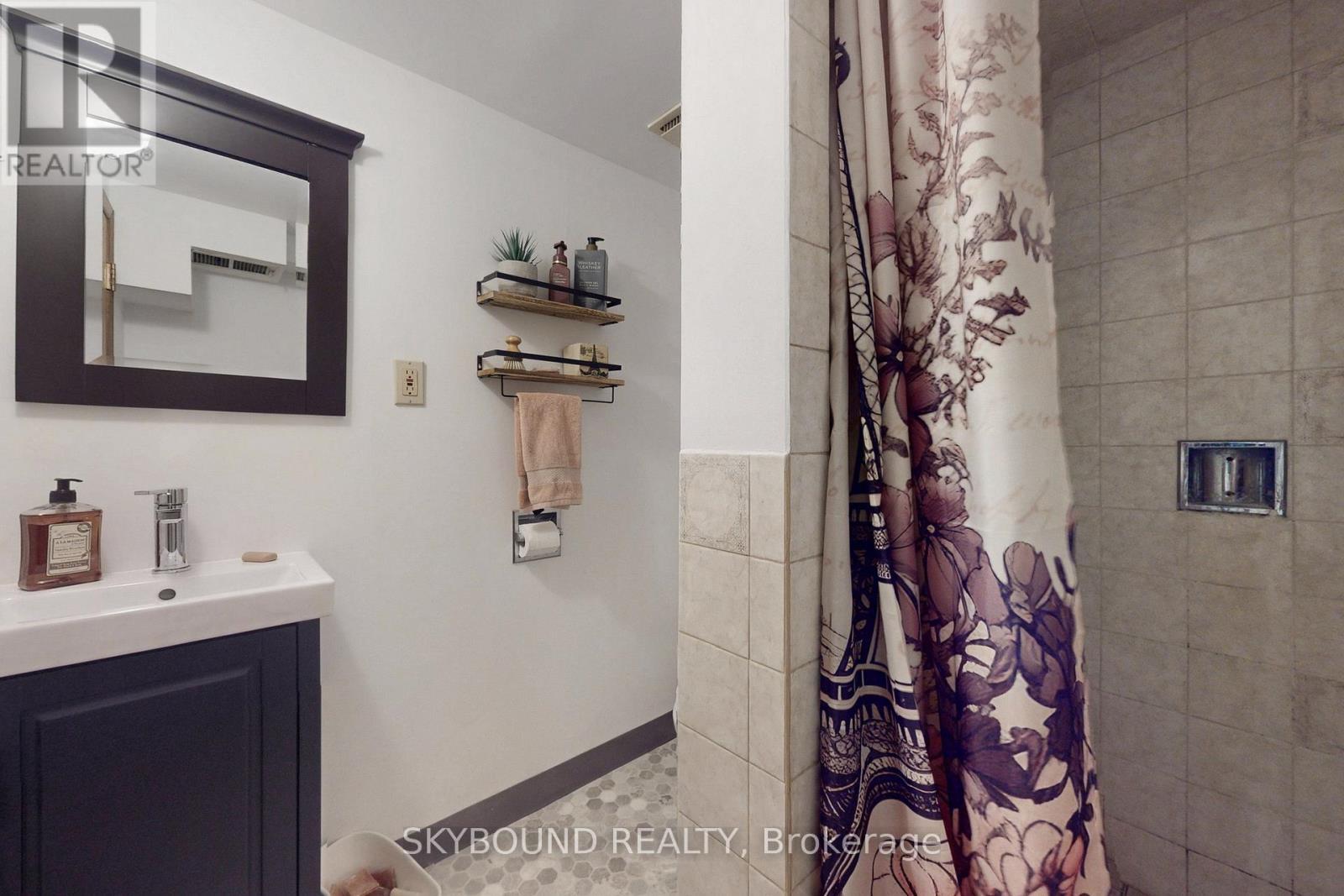 139 Tower Drive, Toronto, ON - Indoor Photo Showing Bathroom