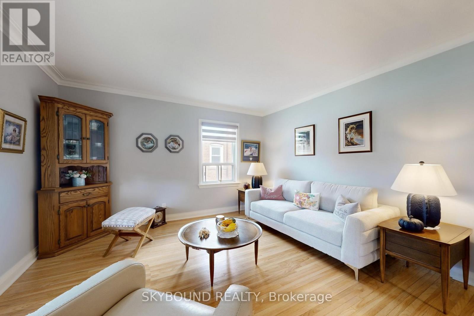 139 Tower Drive, Toronto, ON - Indoor Photo Showing Living Room
