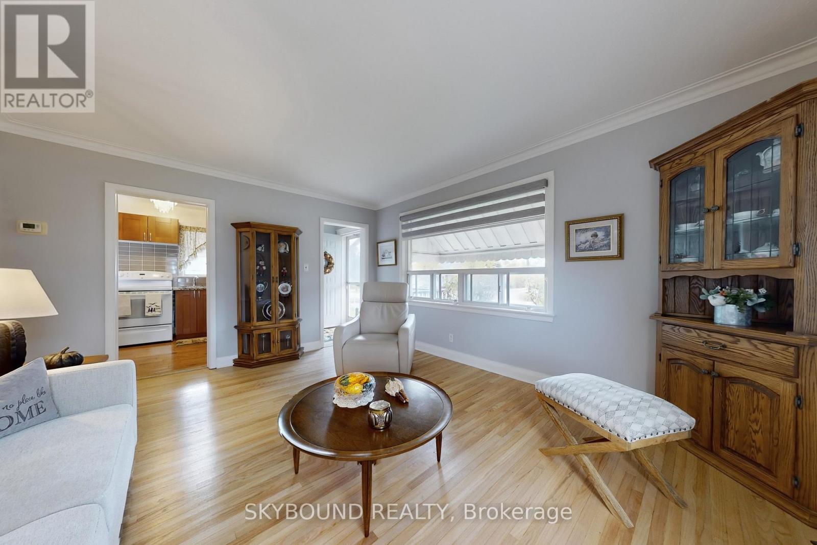 139 Tower Drive, Toronto, ON - Indoor Photo Showing Living Room