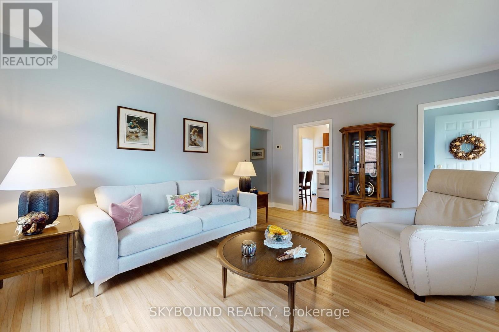 139 Tower Drive, Toronto, ON - Indoor Photo Showing Living Room