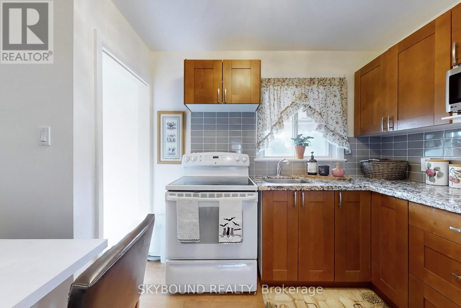 139 Tower Drive, Toronto, ON - Indoor Photo Showing Kitchen