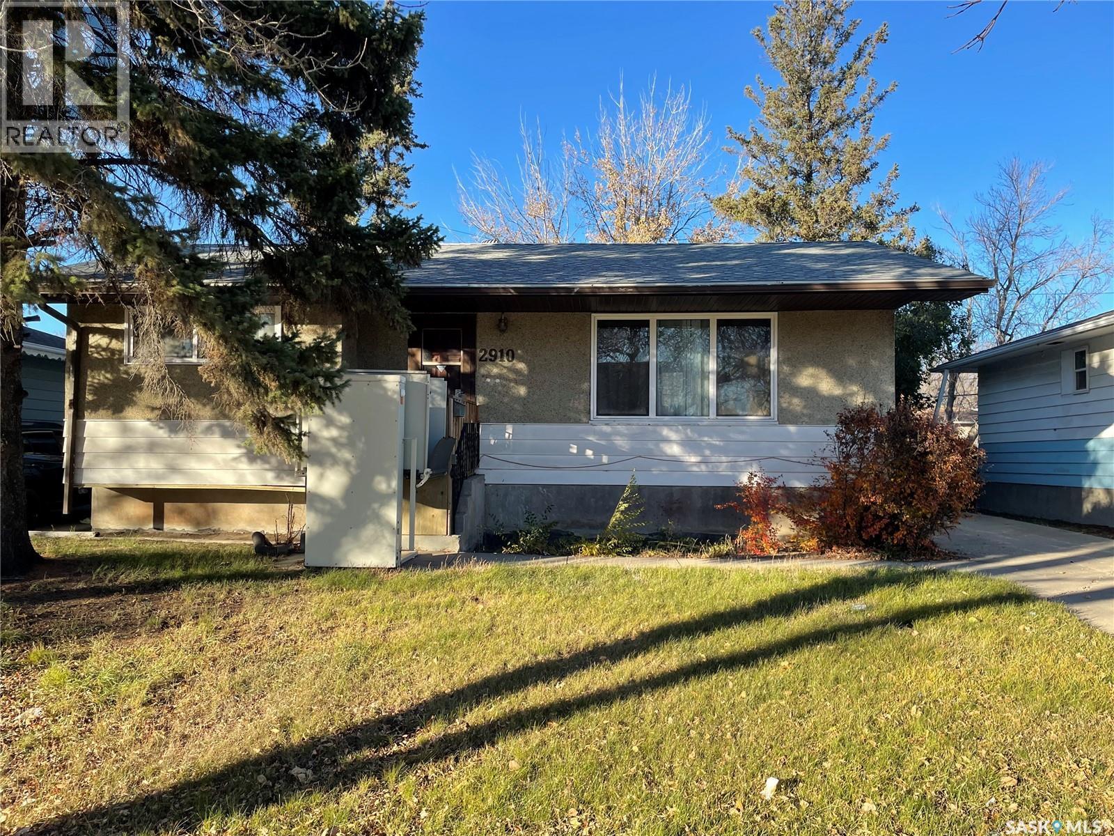 2910 Avonhurst Drive, Regina, SK - Outdoor