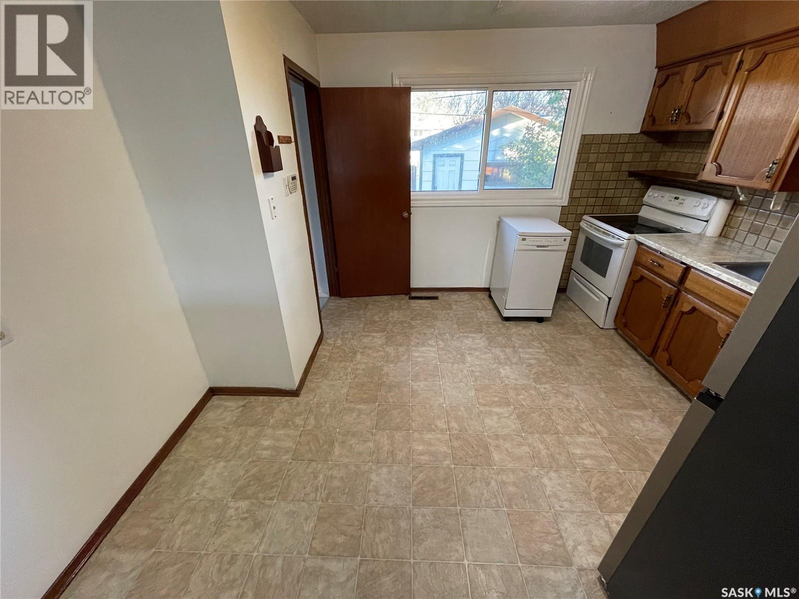 2910 Avonhurst Drive, Regina, SK - Indoor Photo Showing Kitchen