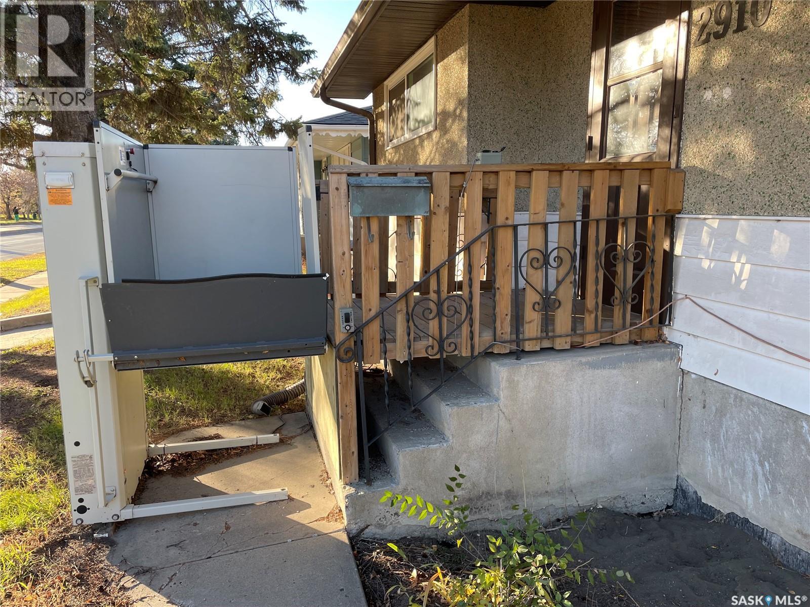 2910 Avonhurst Drive, Regina, SK - Outdoor With Exterior