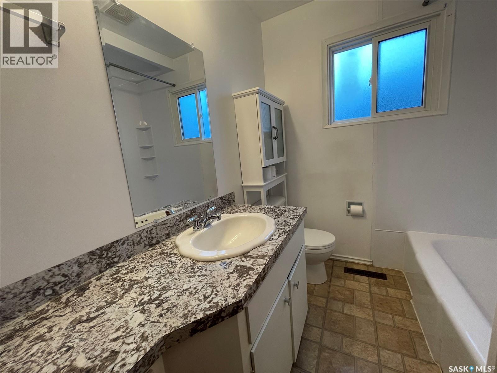 2910 Avonhurst Drive, Regina, SK - Indoor Photo Showing Bathroom