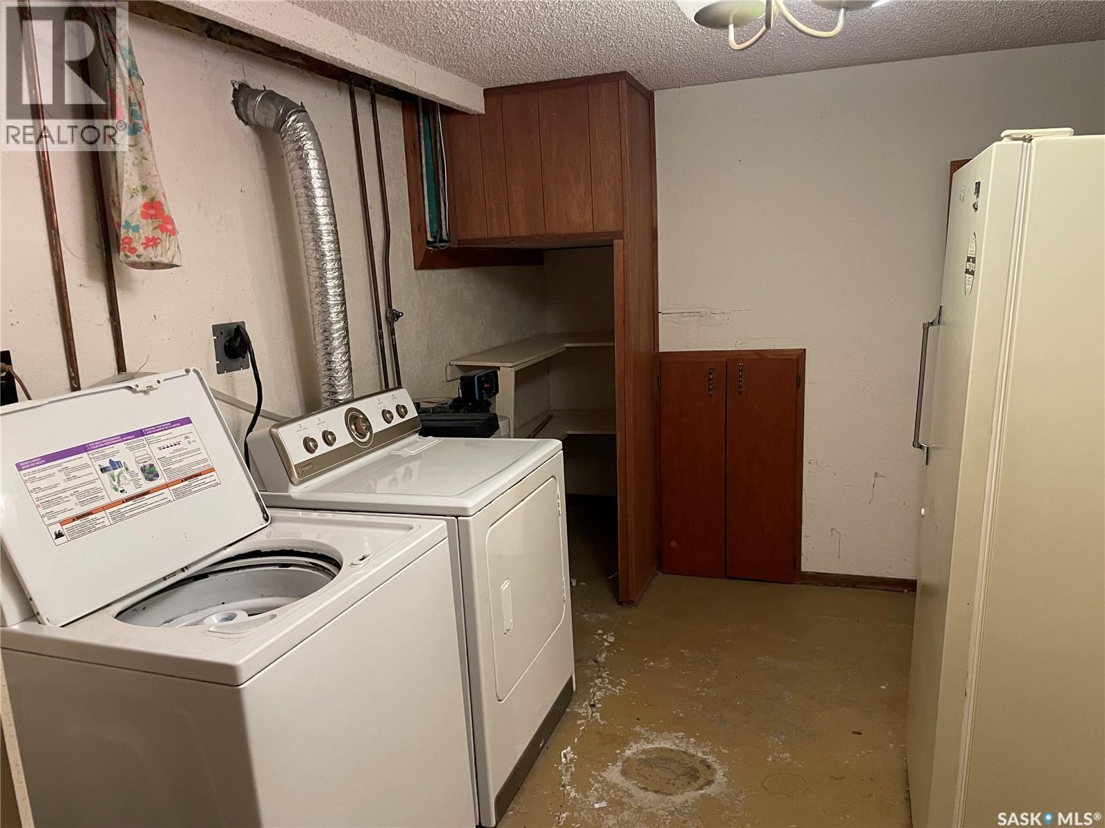 2910 Avonhurst Drive, Regina, SK - Indoor Photo Showing Laundry Room