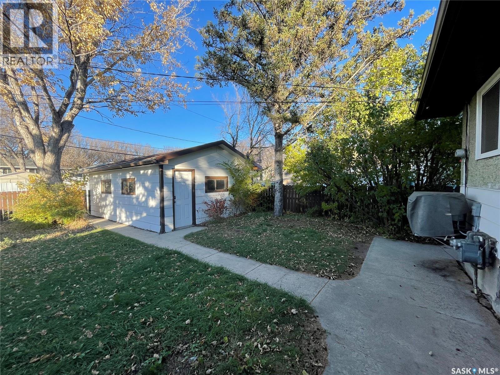 2910 Avonhurst Drive, Regina, SK - Outdoor