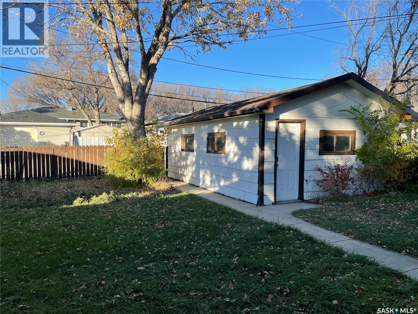 2910 Avonhurst Drive, Regina, SK - Outdoor