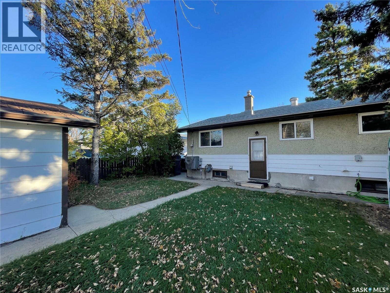 2910 Avonhurst Drive, Regina, SK - Outdoor