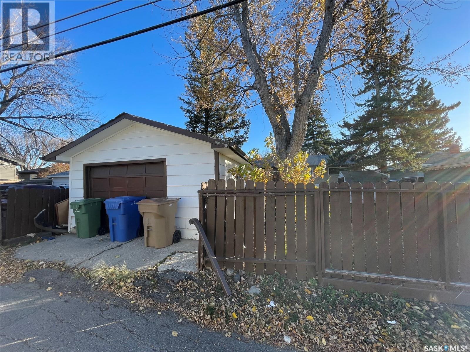 2910 Avonhurst Drive, Regina, SK - Outdoor