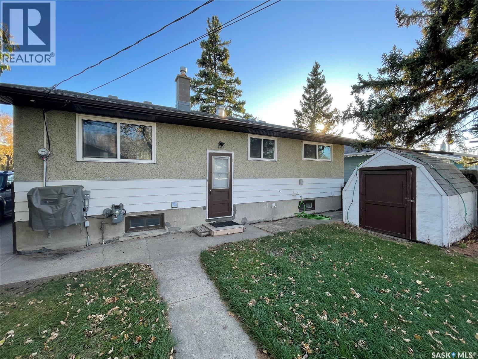 2910 Avonhurst Drive, Regina, SK - Outdoor