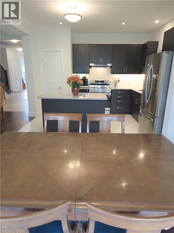 293 Chokecherry Crescent, Waterloo, ON - Indoor Photo Showing Kitchen