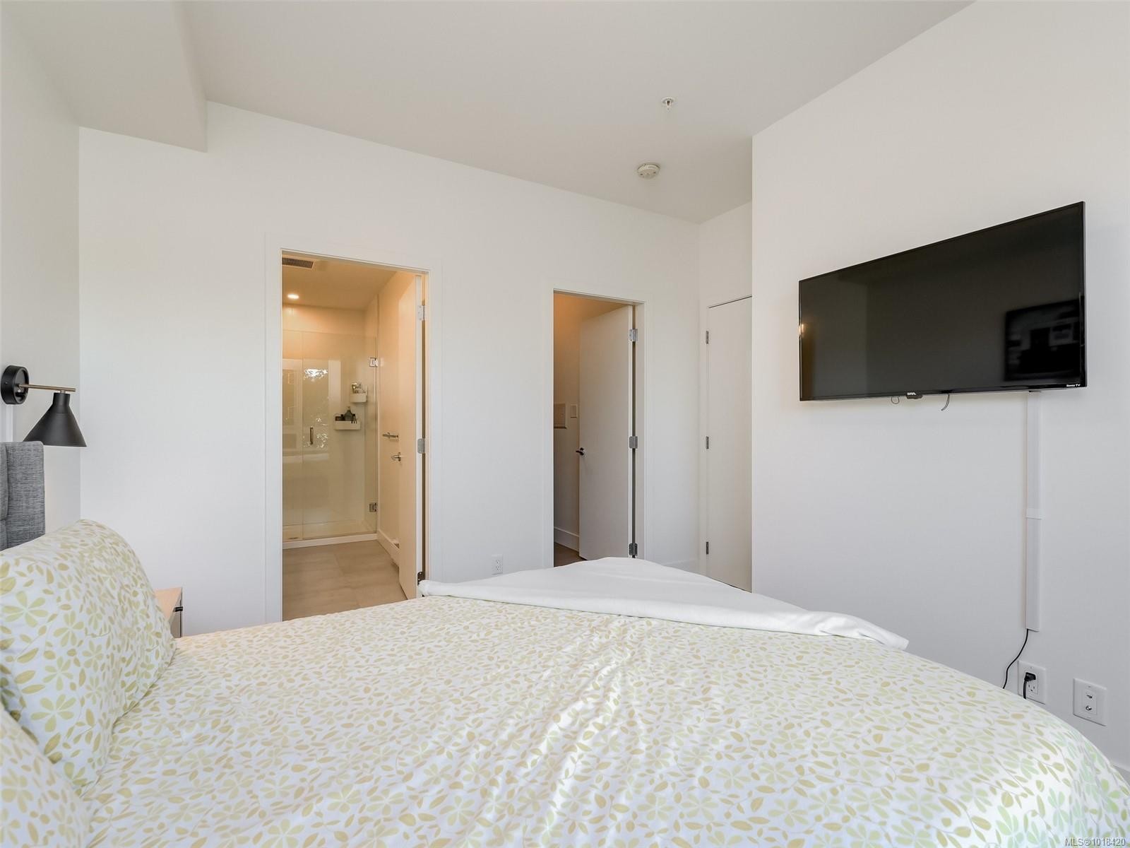 218-960 Reunion Ave, Langford, BC - Indoor Photo Showing Bedroom