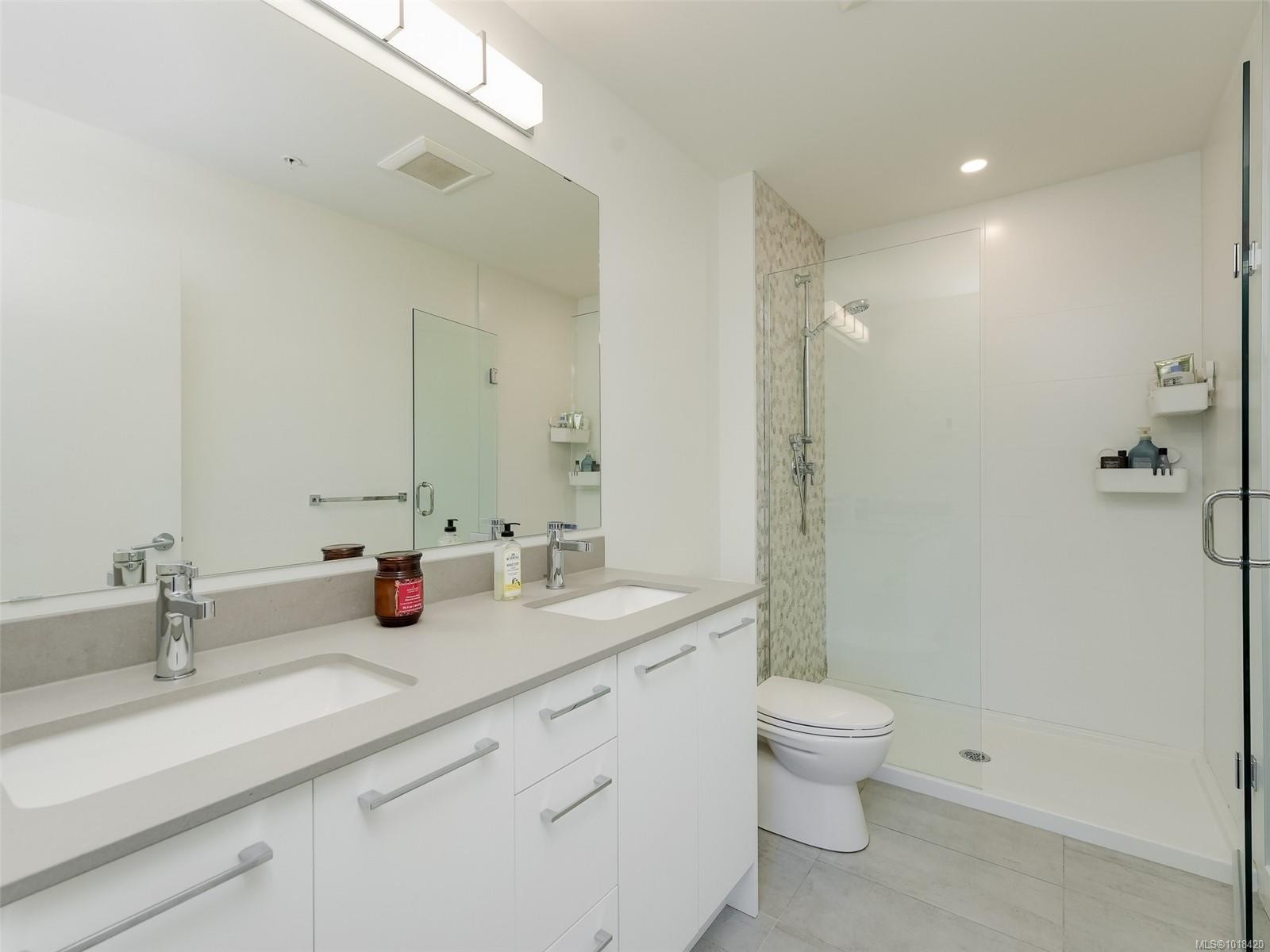 218-960 Reunion Ave, Langford, BC - Indoor Photo Showing Bathroom