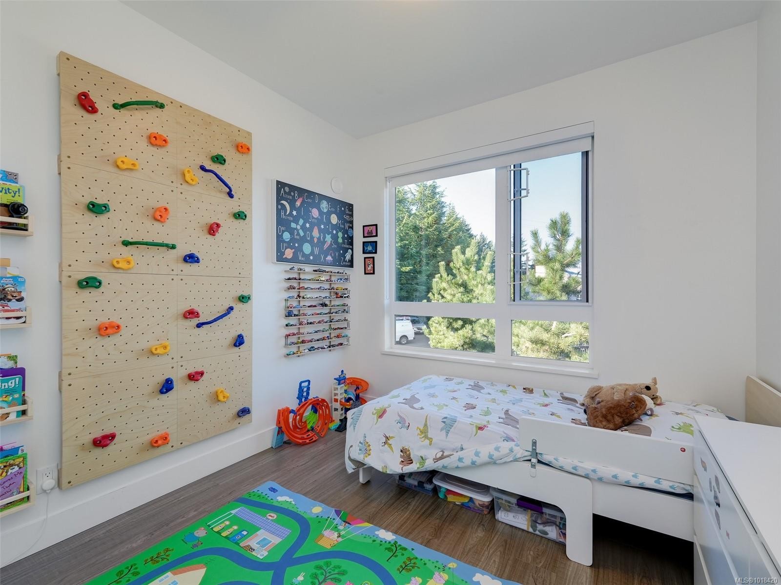 218-960 Reunion Ave, Langford, BC - Indoor Photo Showing Bedroom
