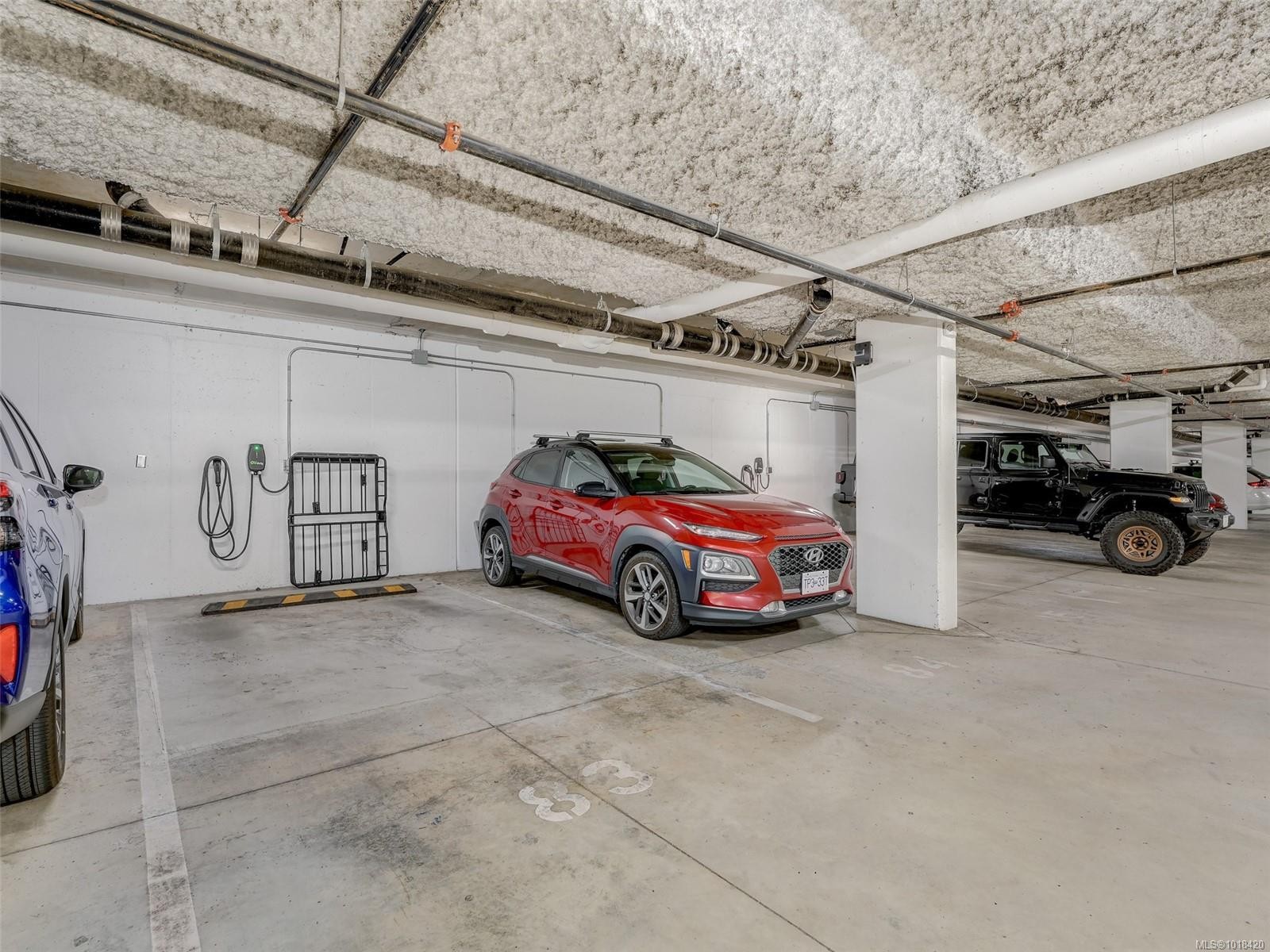 218-960 Reunion Ave, Langford, BC - Indoor Photo Showing Garage