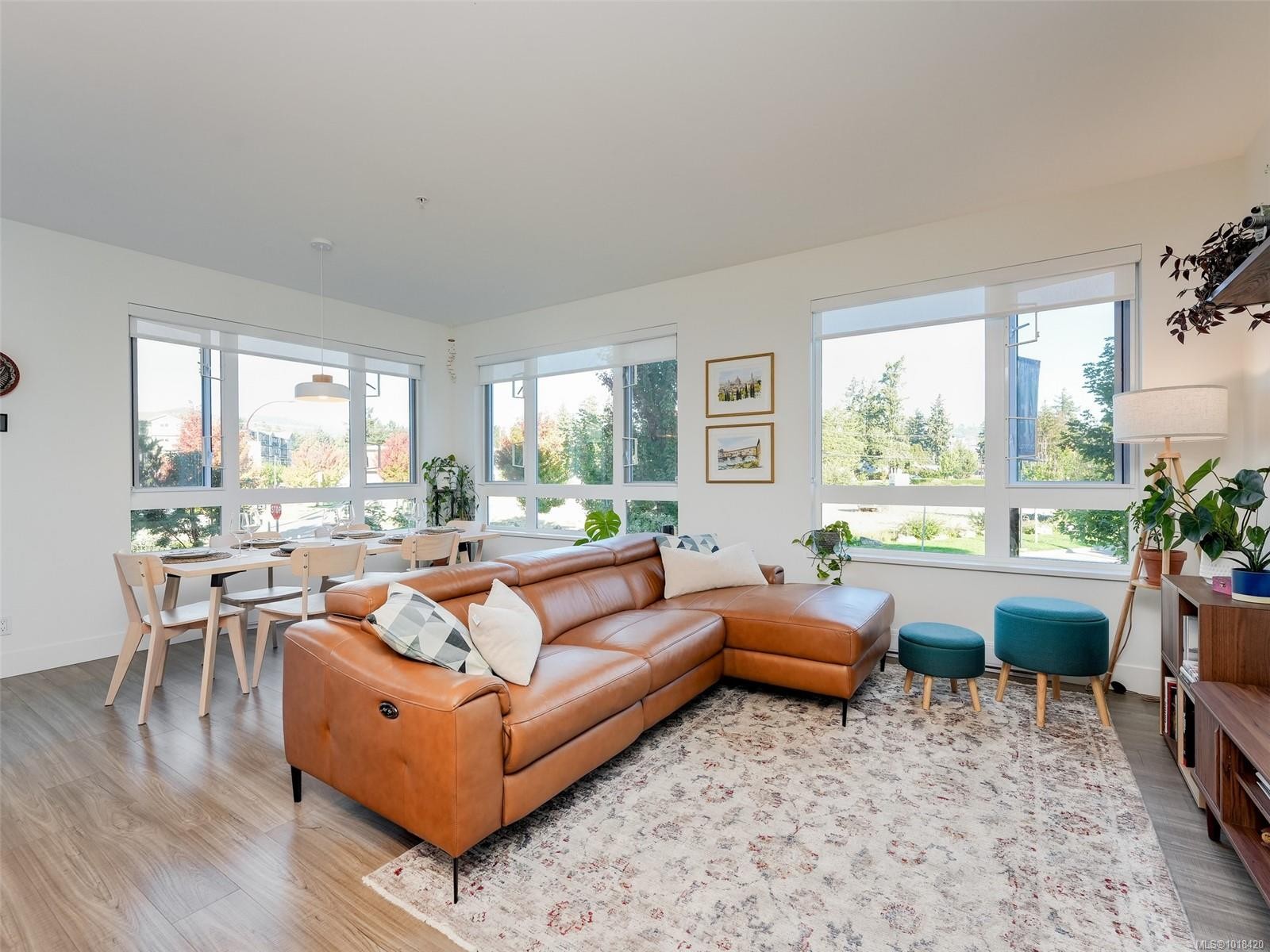 218-960 Reunion Ave, Langford, BC - Indoor Photo Showing Living Room