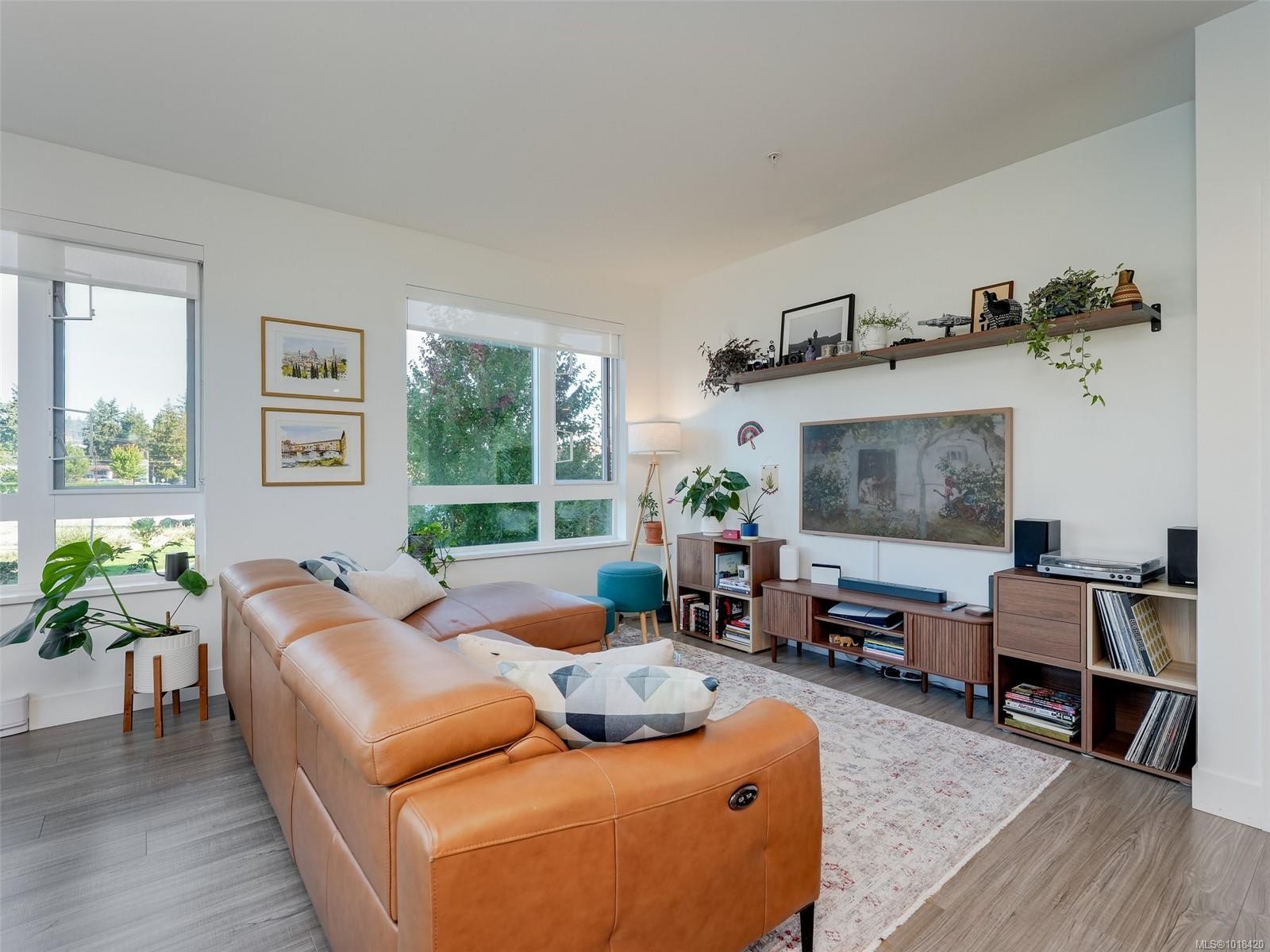 218-960 Reunion Ave, Langford, BC - Indoor Photo Showing Living Room