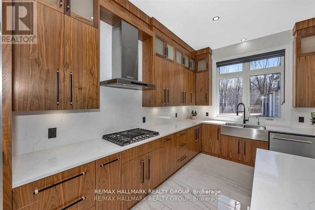 595 Shoreway Drive, Ottawa, ON - Indoor Photo Showing Kitchen With Upgraded Kitchen