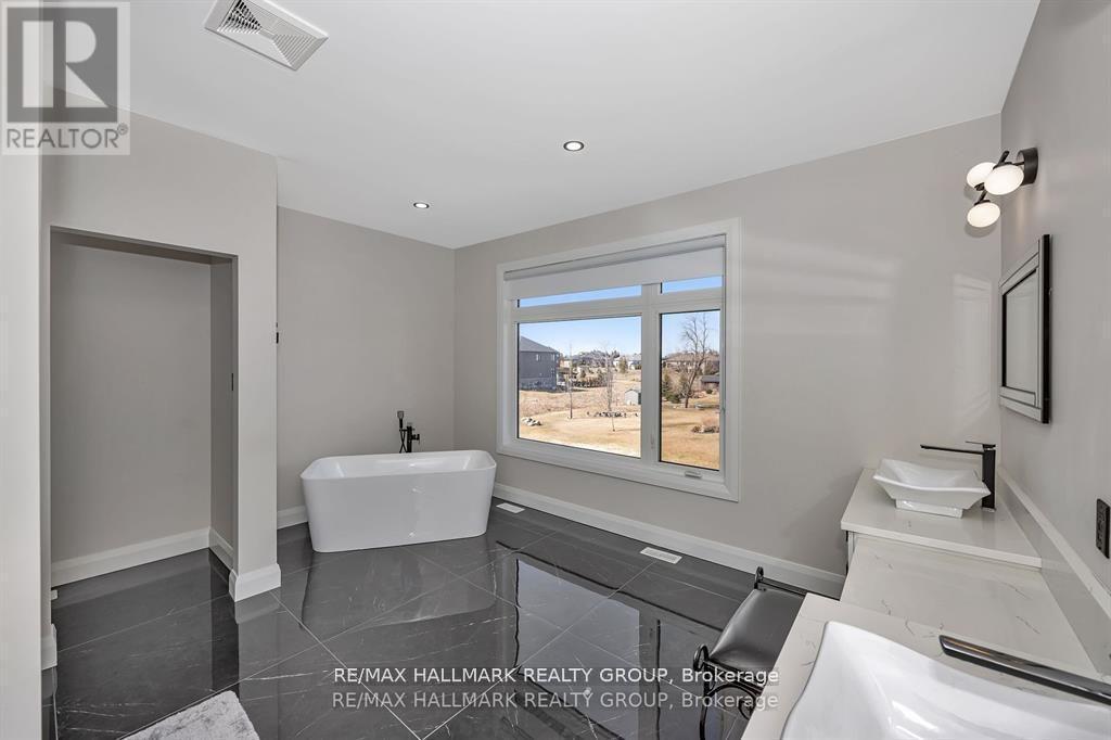 595 Shoreway Drive, Ottawa, ON - Indoor Photo Showing Bathroom